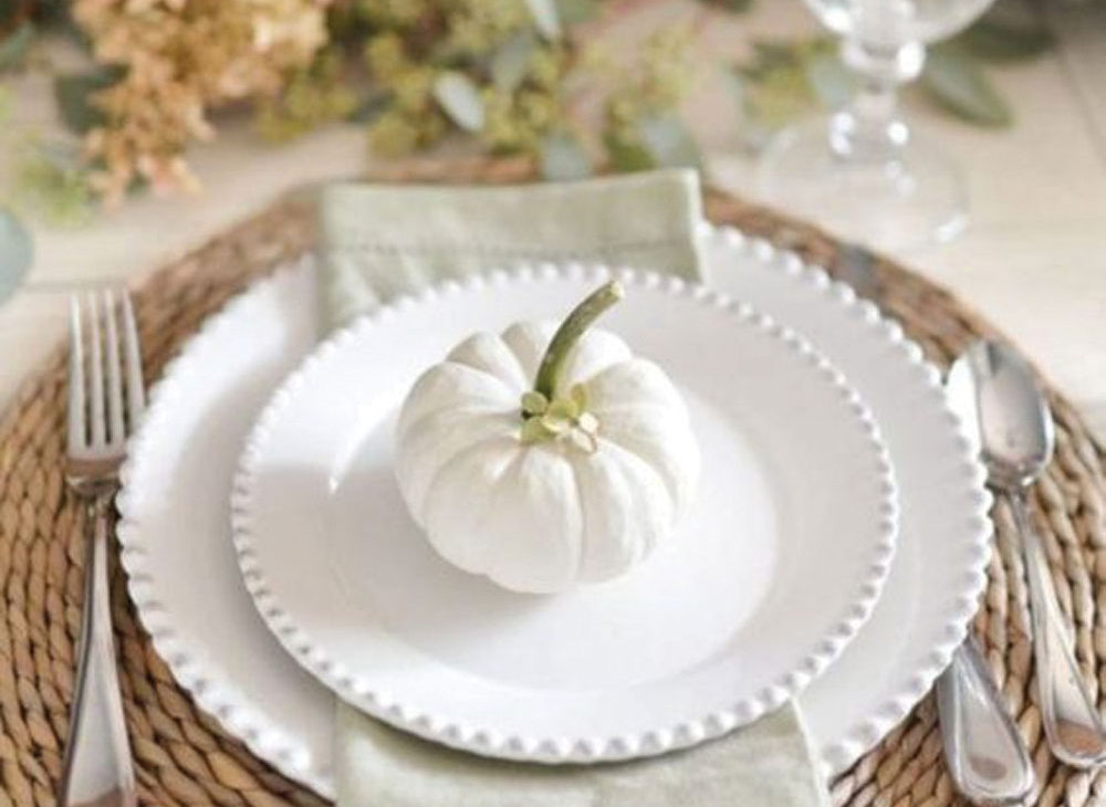 friendsgiving place setting ideas with white pumpkin