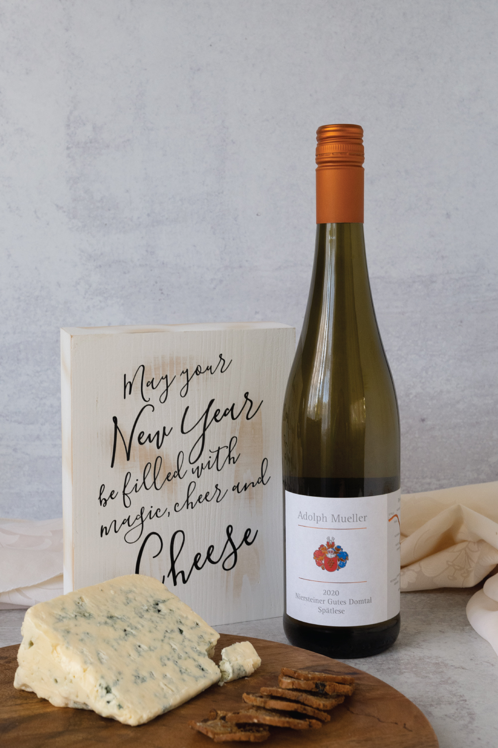 How to throw a wine and cheese party. White wine pairing with cheese