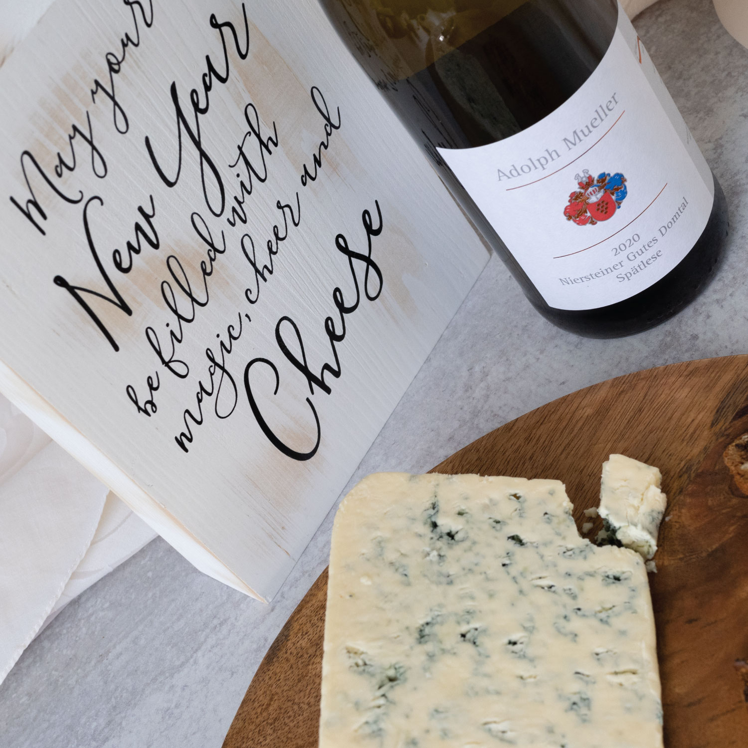 How to throw a wine and cheese party. White wine pairing with cheese