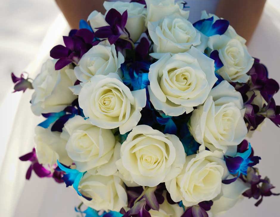 wedding bouquet white roses