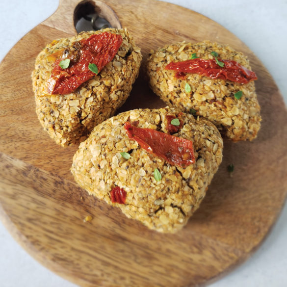 vegan recipes: Savory scones with sun dried tomatoes