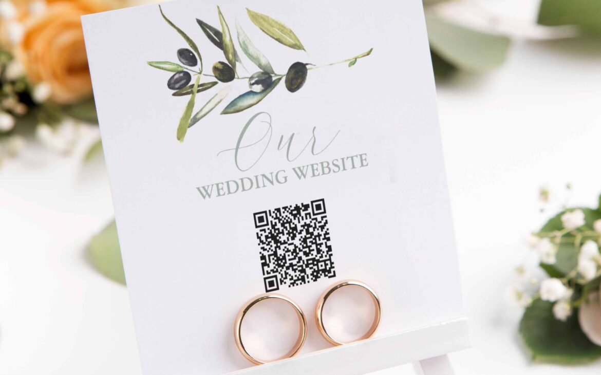 A blog post about eco friendly wedding ideas featuring hybrid wedding invitation ideas